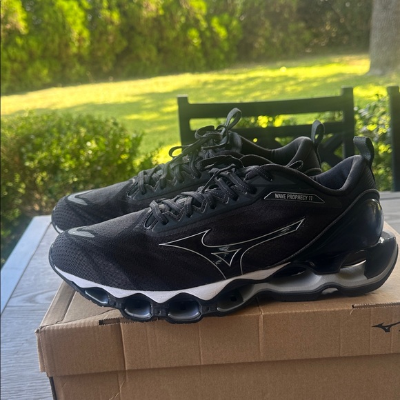 Mizuno Wave Prophecy 11 Black and White Sneakers worn once excellent condition - Picture 4 of 6